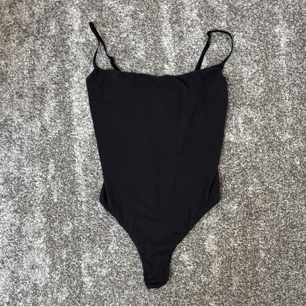 SKIMS Classic Black Thong Bodysuit, gently used, great condition.